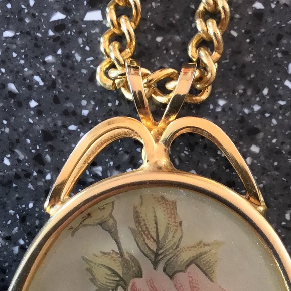Vintage Gold Tone Necklace with Floral Pendant - Picture 14 of 14